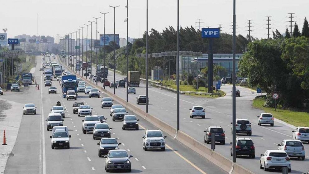 La autopista de 55 kilómetros que une la Ciudad de Buenos Aires con La Plata (Archivo/Télam).