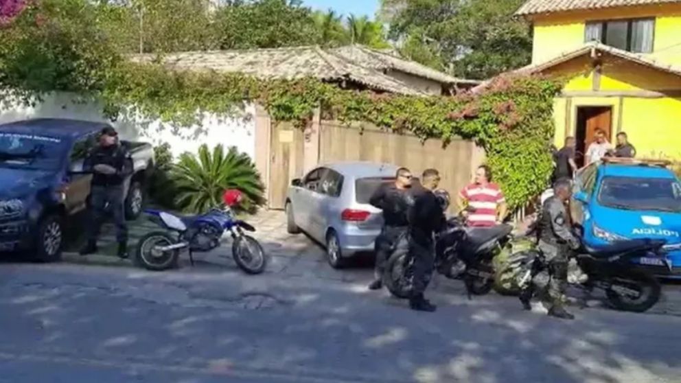 El cadáver fue encontrado en la vivienda situada en el barrio de la playa Joao Fernandes.