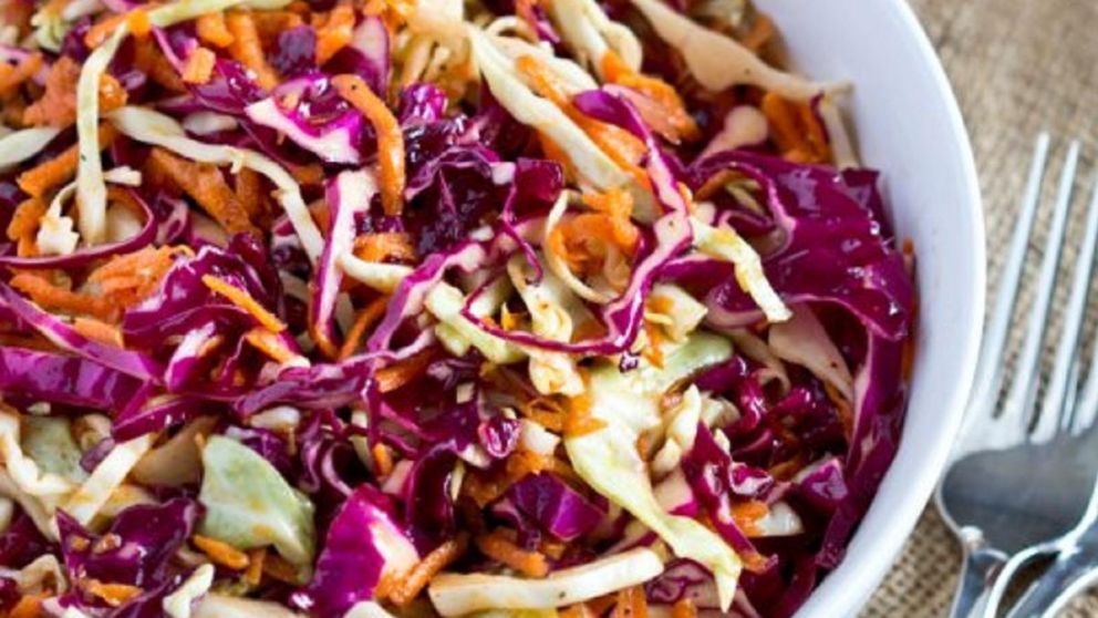 Receta para una ensalada deliciosa y refrescante que acompa�e tus carnes y cualquier otra preparaci�n.