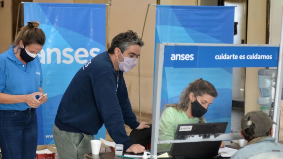 La vuelta a las oficinas deberá ser informada por los superiores "por lo menos 72 horas hábiles antes de su efectivo cumplimiento".