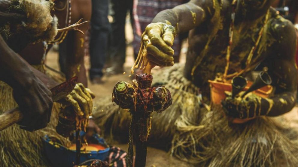 Cita de brujos y hechiceros.