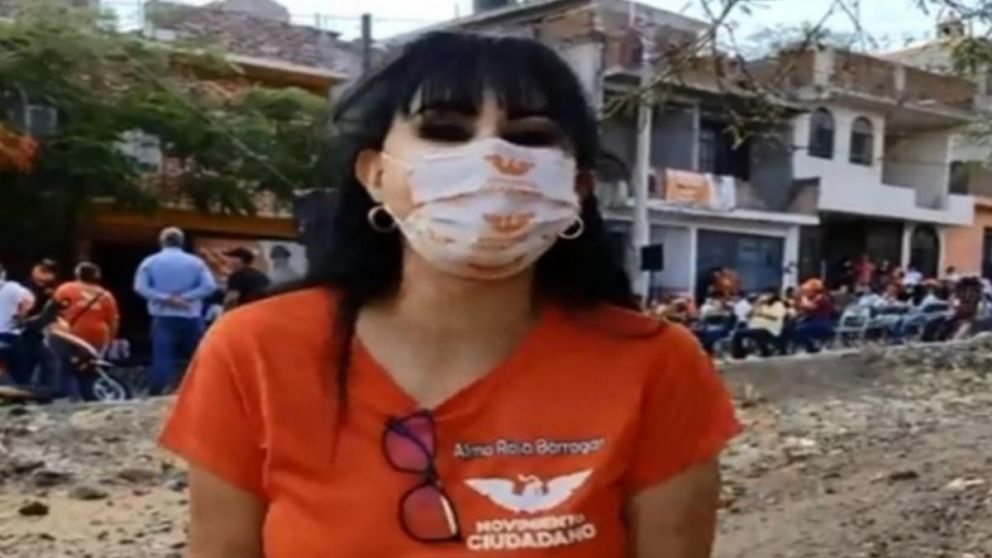 La candidata a alcaldesa mexicana en la grabación de un video, poco antes de ser asesinada en Moroleón (Captura)