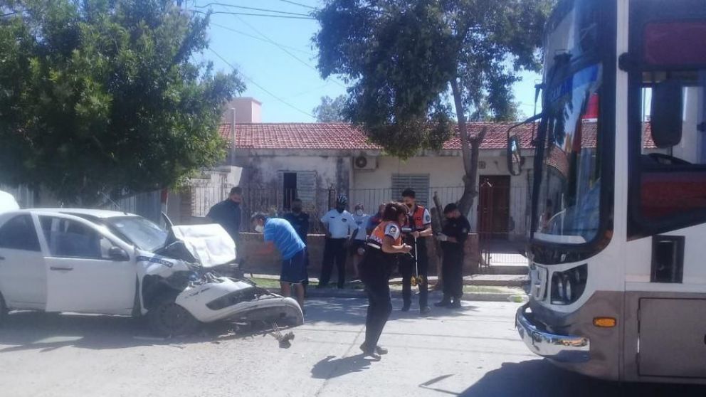 El alto, al igual que el colectivo, fue secuestrado y en los próximos días el agente será indagado.