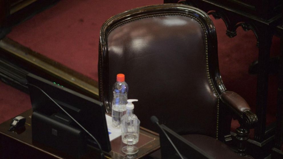 La silla vac�a del senador Carlos Menem (Cr�nica//Nahuel Ventura).