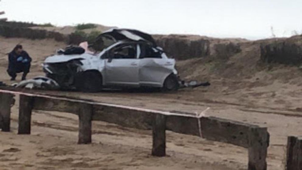 Un muerto y cuatro heridos al volcar un vehículo en la costa de Pinamar