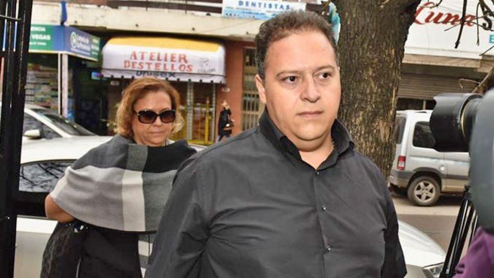 La viuda de Pablo Escobar Gaviria, María Isabel Santos Caballero, y el hijo de ambos, Juan Sebastián Marroquín (Télam/Archivo).