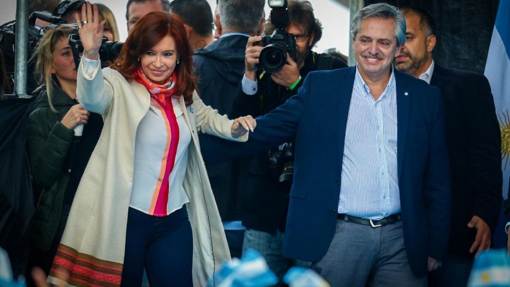 Alberto y Cristina invitaron a la gente al traspaso de mando.
