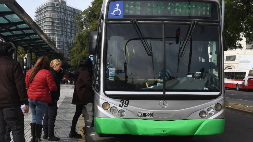 El costo del boleto desalienta el uso de colectivos en el AMBA.