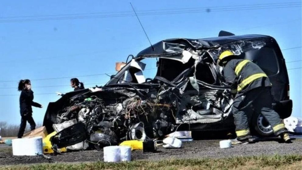Un feroz choque múltiple dejó dos muertos en Chivilcoy.