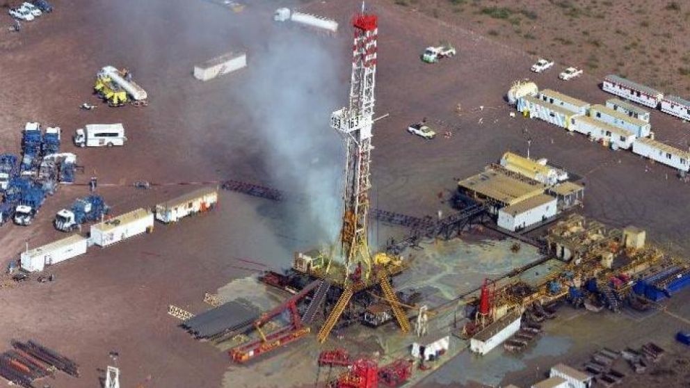 El pozo petrolero tiene una pérdida de gas.