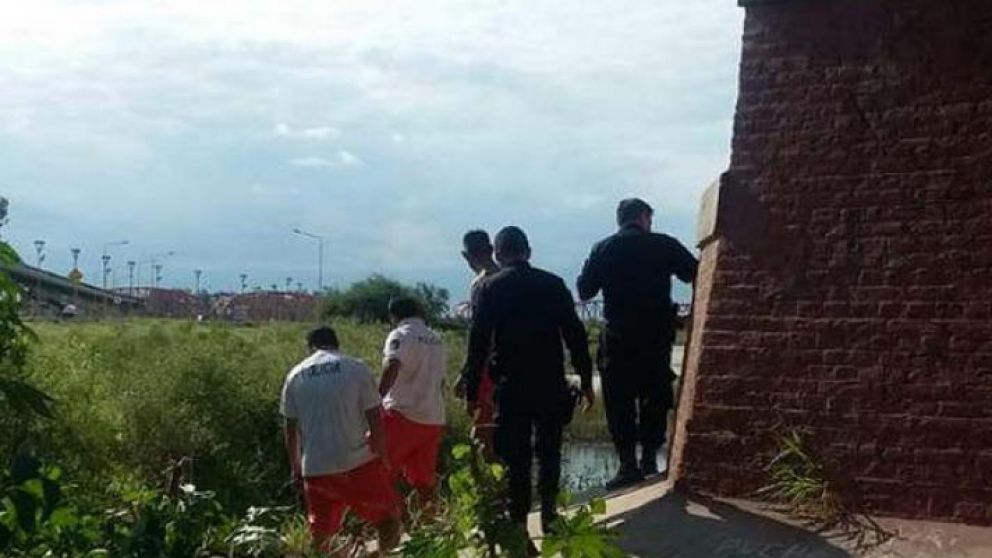 Efectivos policiales rastrillaron la zona. (Gentileza El Liberal).