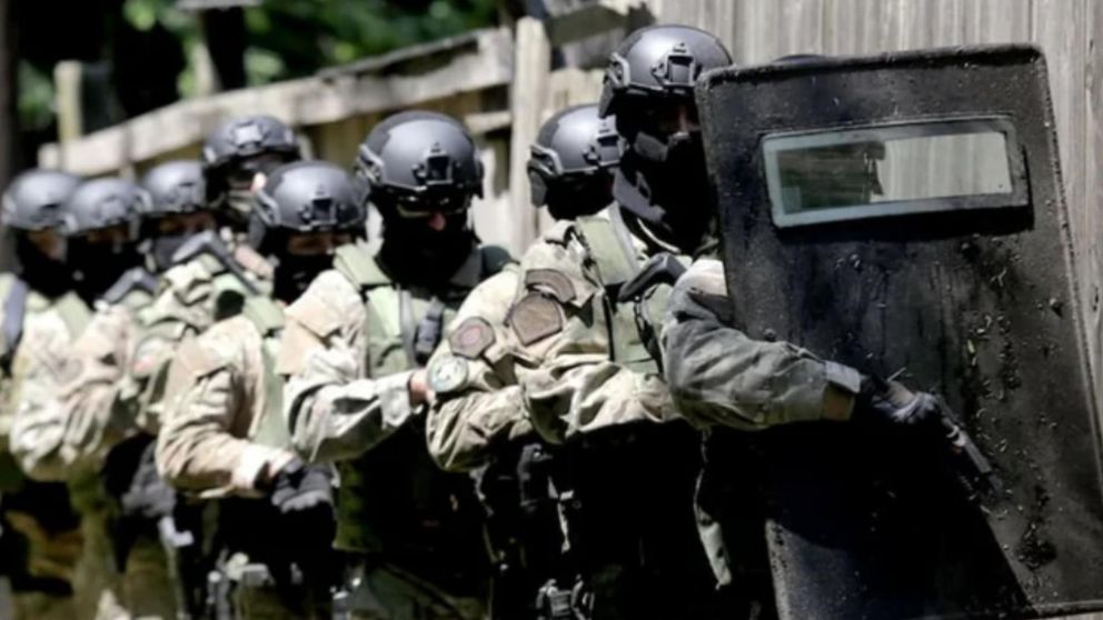 El Grupo Halcón de la Policía de la Provincia de Buenos Aires participó en el desarrollo del procedimiento.
