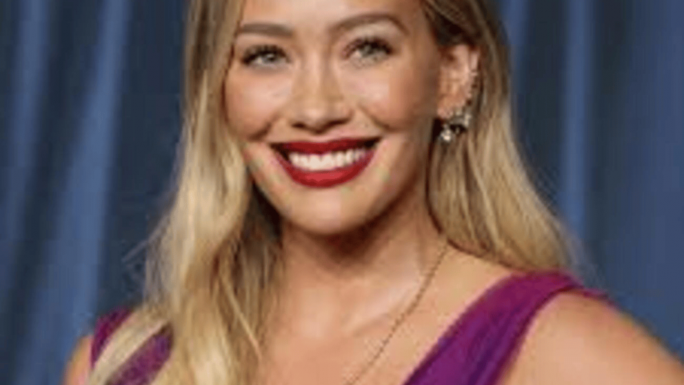 Hilary Duff vuelve a cantar y reescribe su historia pop