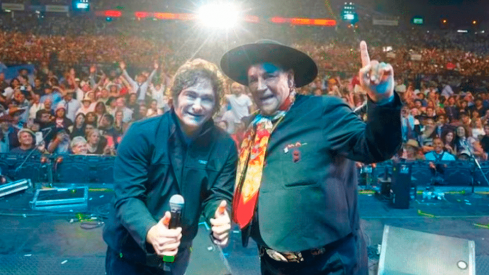 Jes�s Mar�a: Javier Milei cant� "Amor Salvaje" con el Chaque�o Palavecino y agradeci� a C�rdoba