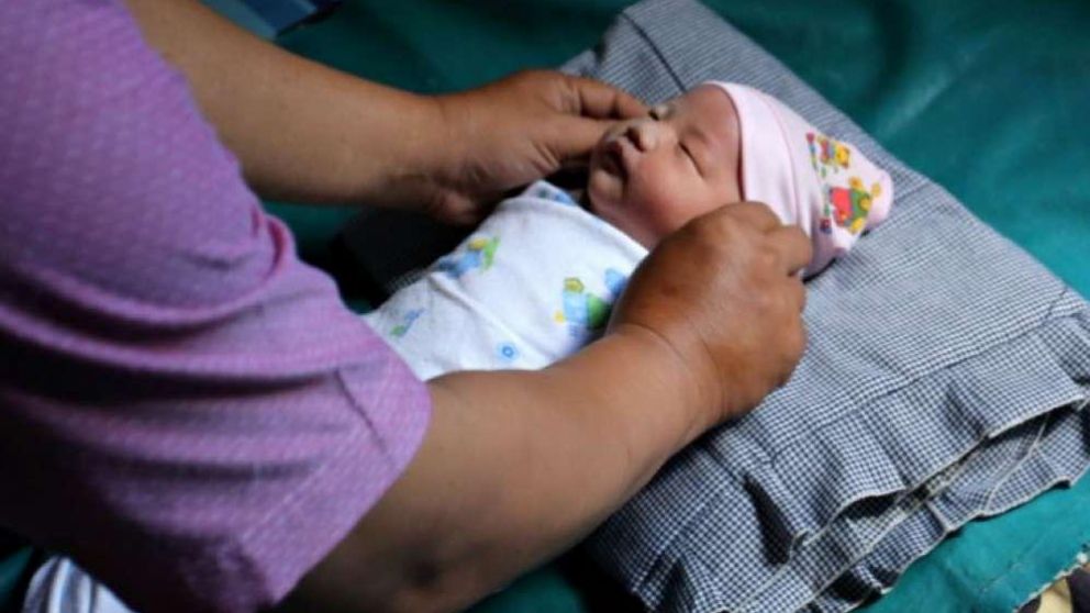 Los padres le darán la posibilidad de cambiarse el nombre si lo desea en un futuro. (AFP).