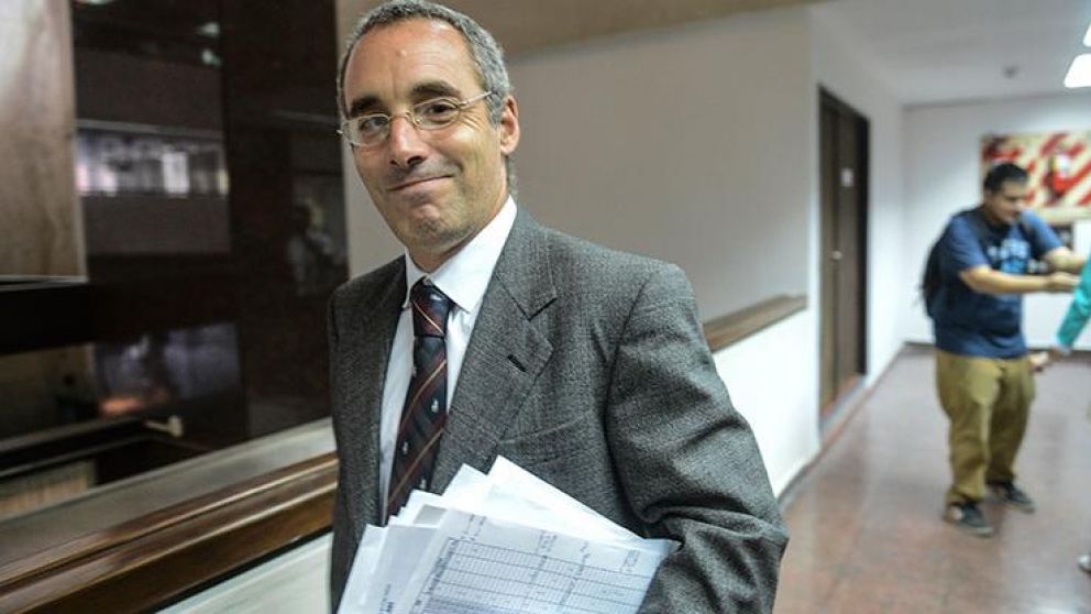 El esposo de Lourdes Espíndola repudió los dichos del funcionario.