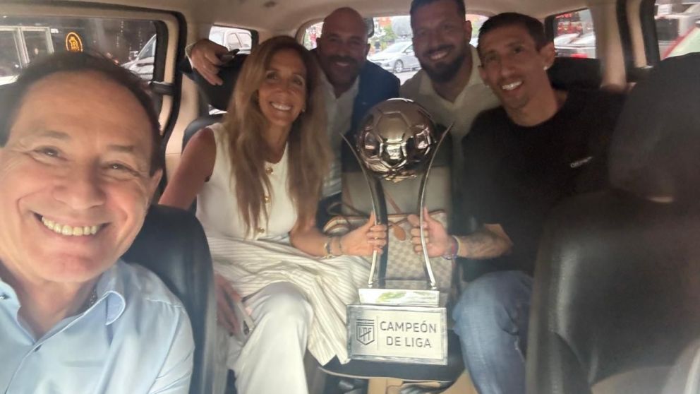 El DT ganador que deslumbra a los dirigentes de Rosario Central para reemplazar a Ariel Holan y dirigir la Copa Libertadores 2026