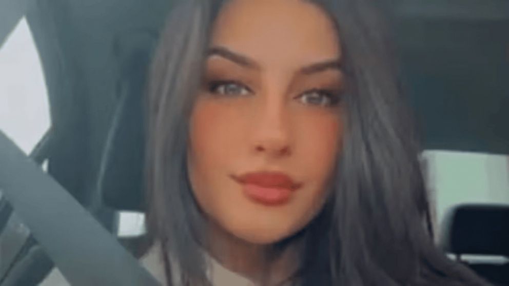 Una mujer murió frente a sus hijos y su esposo tras ser aplastada por una rama de un árbol (Imagen redes sociales).