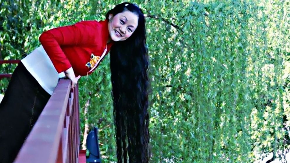 No se corta el pelo desde 1973 y rompió un récord mundial: la decisión de esta mujer cambió su vida para siempre