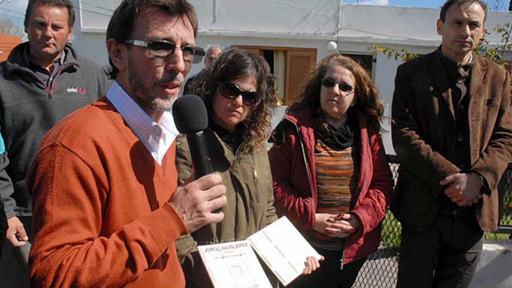 El hijo del desaparecido albañil no claudica en su reclamo y se suma al que pide por Santiago.