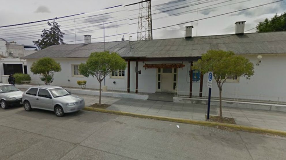 La comisaría de la capital chubutense tiene celdas inhabilitadas (Google Street View).