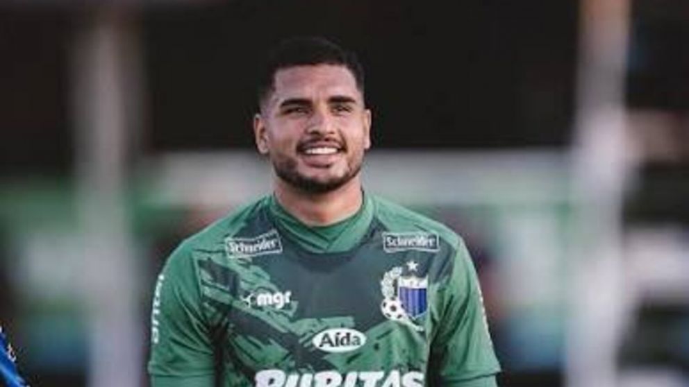 El arquero de Central Español, Emiliano Márquez, protagonizó un hecho insólito en el fútbol uruguayo.
