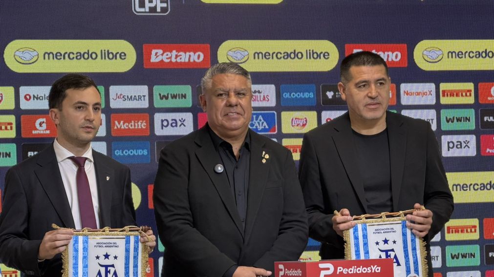 Luego de la pelea de River con la AFA, Di Carlo se mostró junto a Riquelme y Chiqui Tapia en la previa del Superclásico