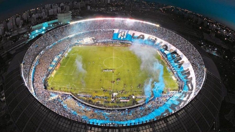 El hincha de Racing no dudó a la hora de jugársela en medio del escándalo en el que se sumió el equipo de Gustavo Costas.