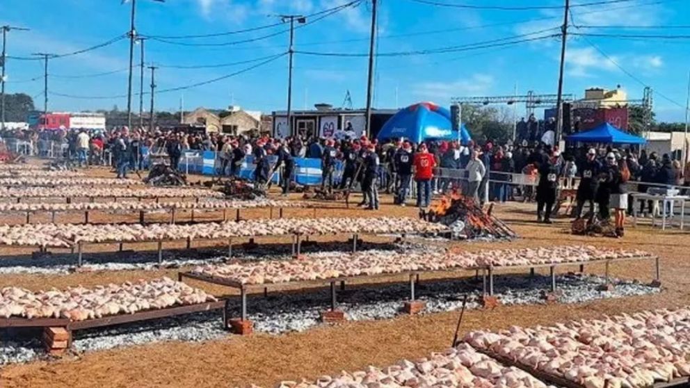Las 90 parrillas montadas especialmente para el evento funcionaron de forma sincronizada durante horas.
