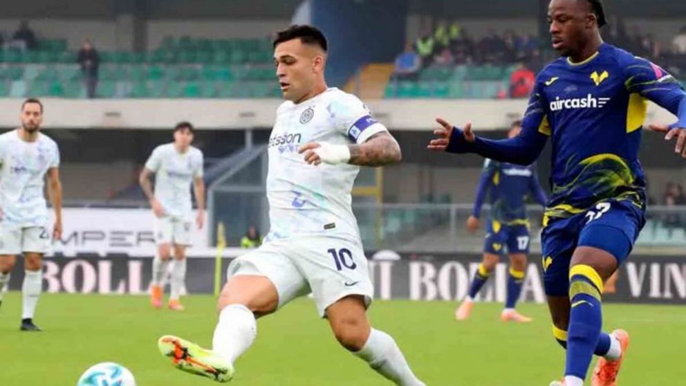 Inter de Mil�n le gan� a Hellas Verona en la �ltima jugada del partido y le pisa los talones a Napoli