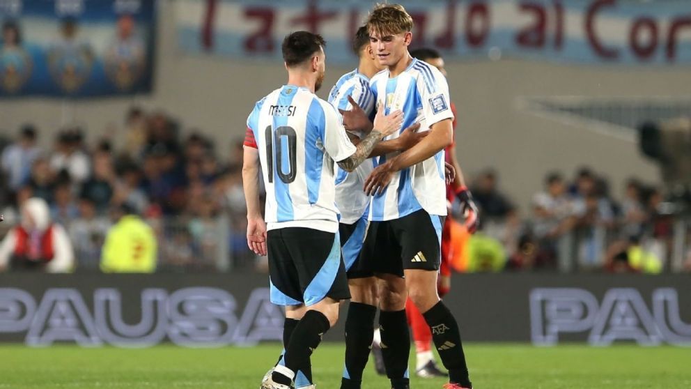 Nicolás Paz eligió con qué futbolista le gustaría jugar y encendió la polémica