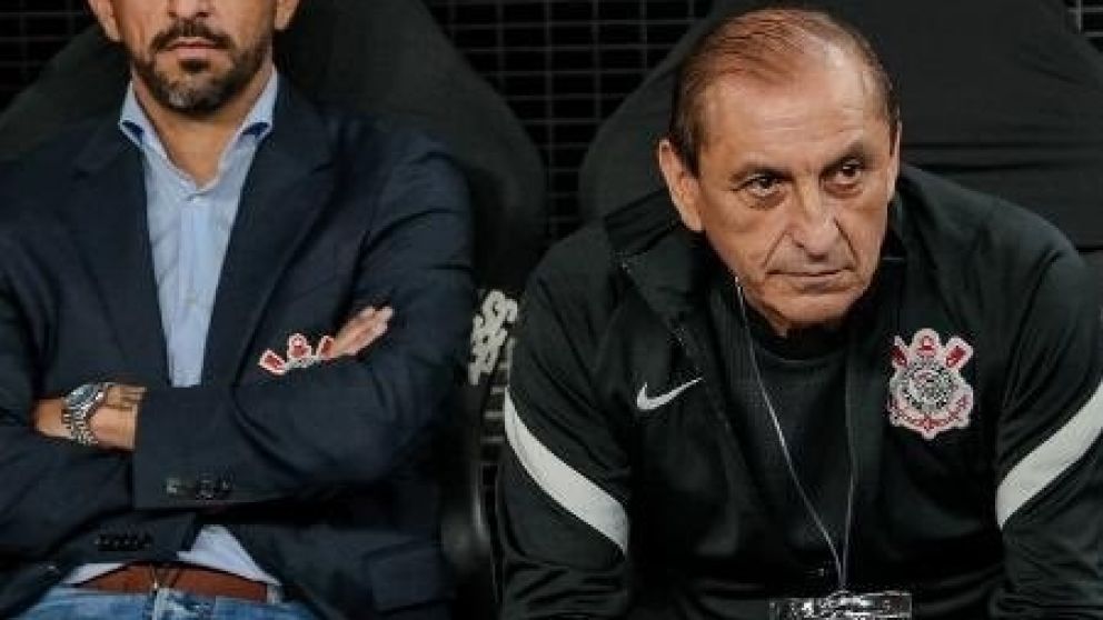 Víctor Blanco salió a ponerle un freno a la embestida de Ramón Díaz, DT de Corinthians, contra Racing