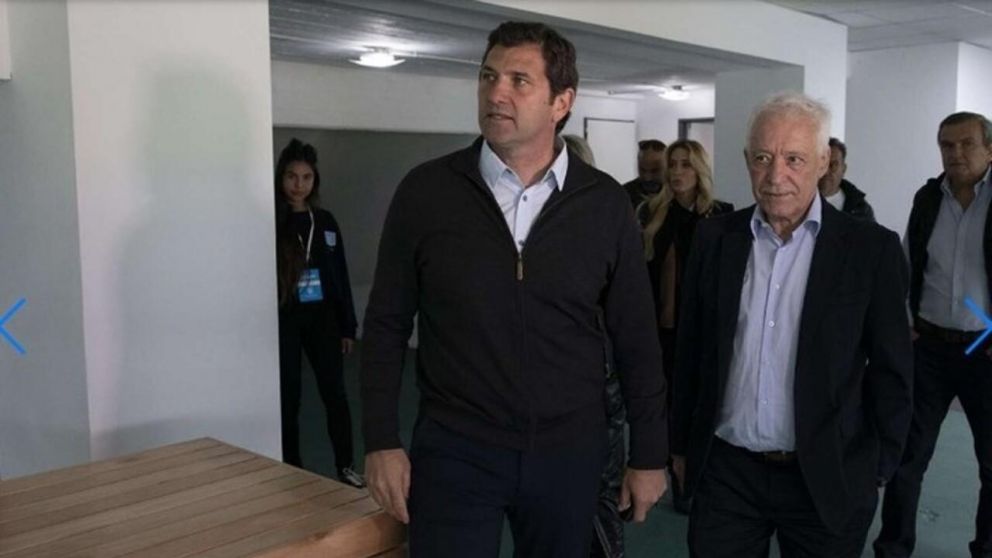 Racing, en llamas: Capria le TIRÓ PALAZOS al presidente Víctor Blanco