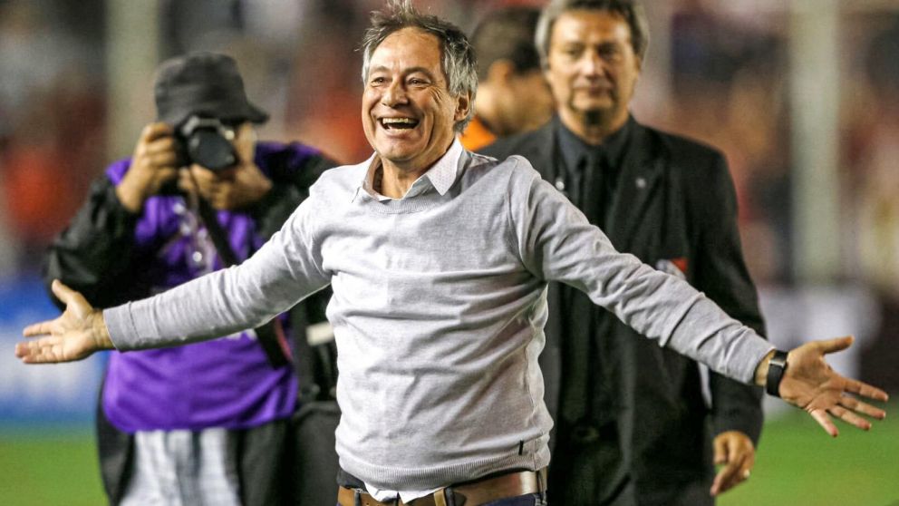 ¡TIEMBLA Tevez!: Holan fue CONTUNDENTE sobre la chance de VOLVER a dirigir a Independiente