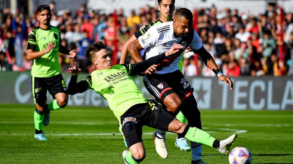 River perdi� con Barracas Central y dej� pasar la chance de darle un cierre a la Liga Profesional