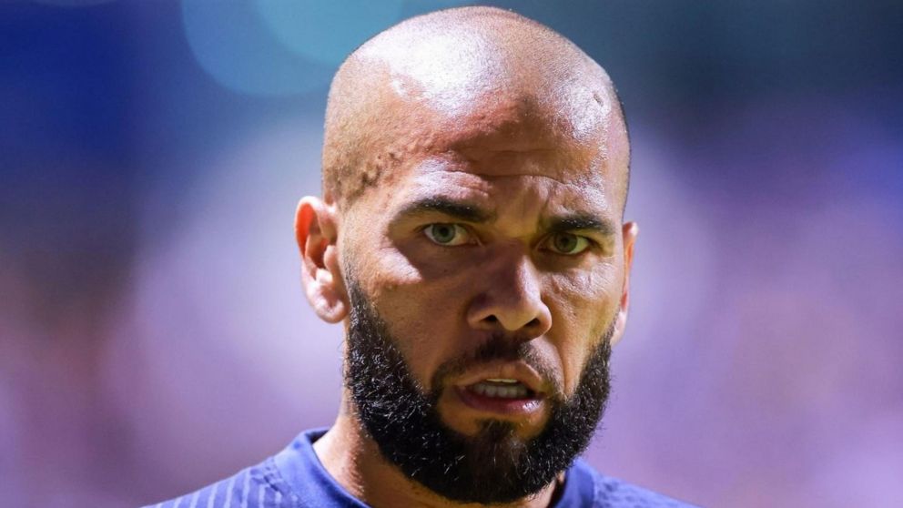 Así tratan a Dani Alves en prisión: lo llaman maricón y violador