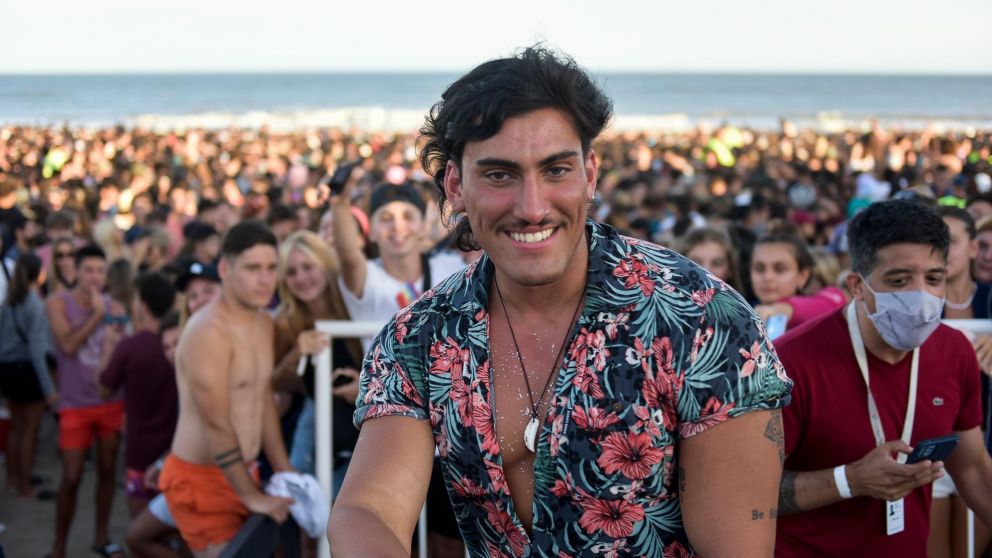 Se filtr� un video de Tom�s Holder de "Gran Hermano 2022" a los abrazos con un hombre. 