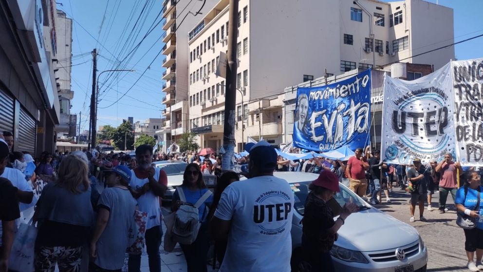 Masiva protesta contra el hambre, tarifazos y quita de medicamentos a jubilados