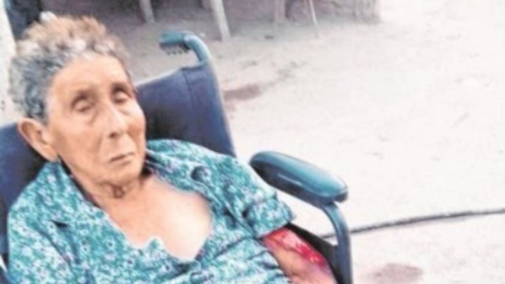 La mujer salvajemente golpeada.