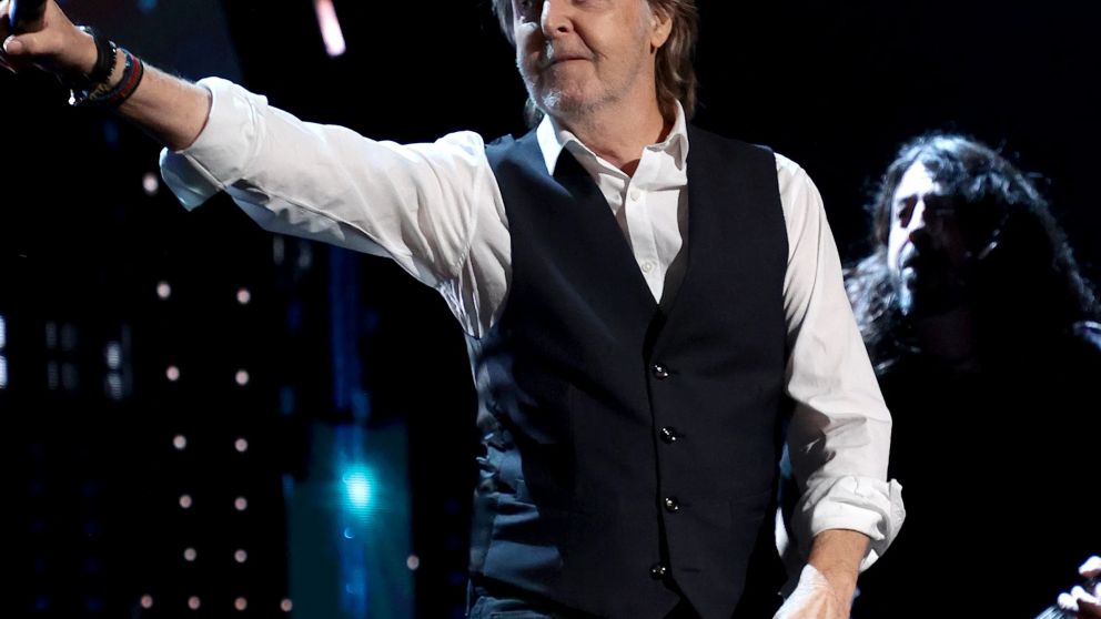 El cantante británico mantiene una alimentación saludable y hace yoga.