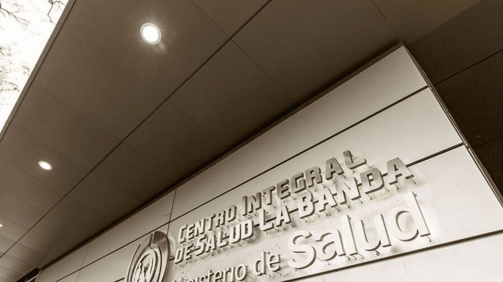 El hombre quedó internado en grave estado.