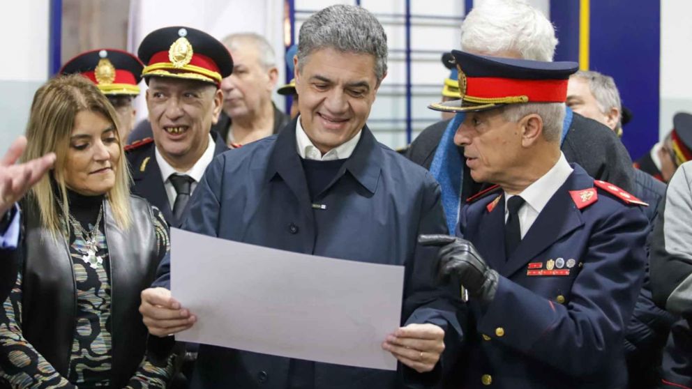 Jorge Macri les agradeció a los bomberos voluntarios por "su compromiso excepcional".