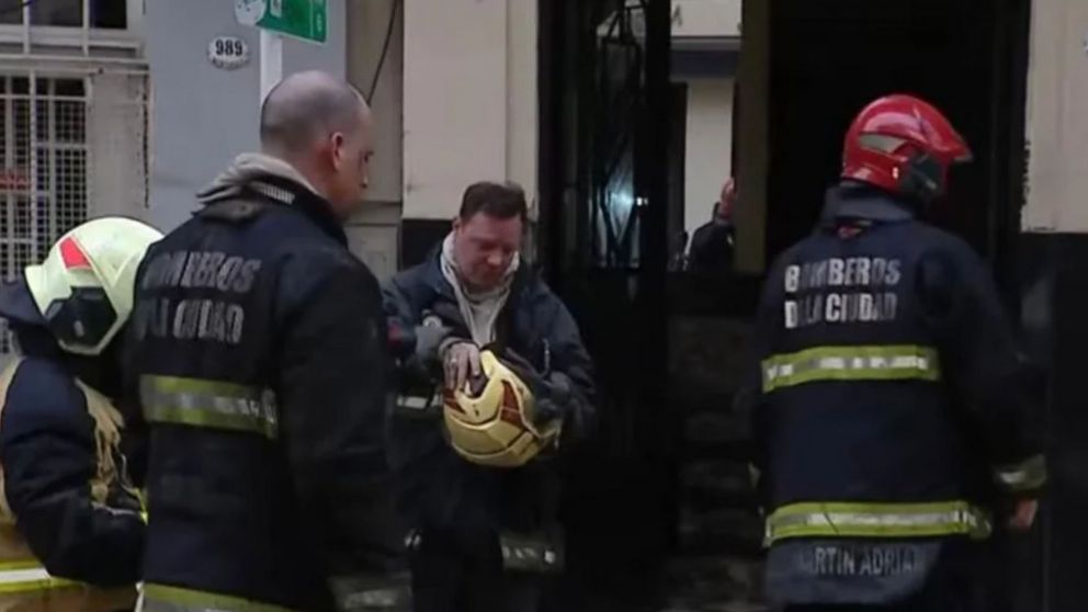 La tragedia ocurrió en un edificio situado en la calle Montevideo al 900.