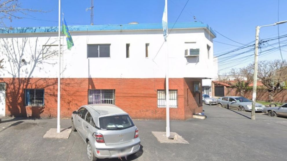 Los policías de esta seccional investigan la muerte de la muchacha.