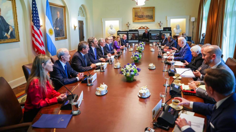 Joe Biden a Alberto Fernández: "mis equipos tienen orden de ayudar con celeridad a la Argentina".
