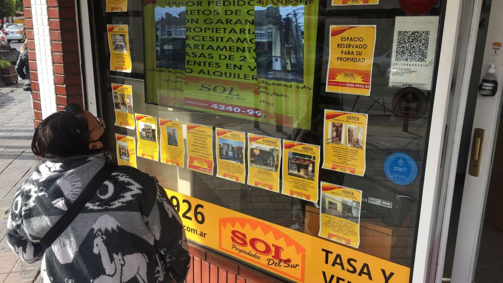 Los inquilinos enfrentan dos preocupaciones: la suba de los alquileres y la escasa oferta en el sector (Cr�nica/Carlos Ventura)