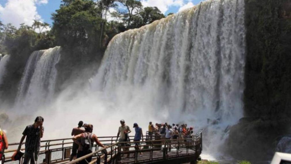 Cayó del Salto Bosetti, en las Cataratas del Iguazú y es intensamente buscado.
