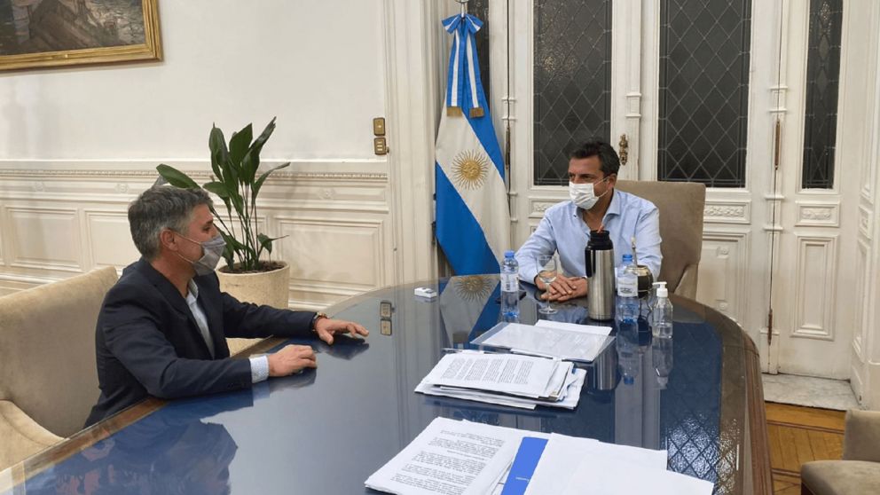 El ministro Sergio Massa con el nuevo interventor del ENRE (Twitter/@WalterMartello).