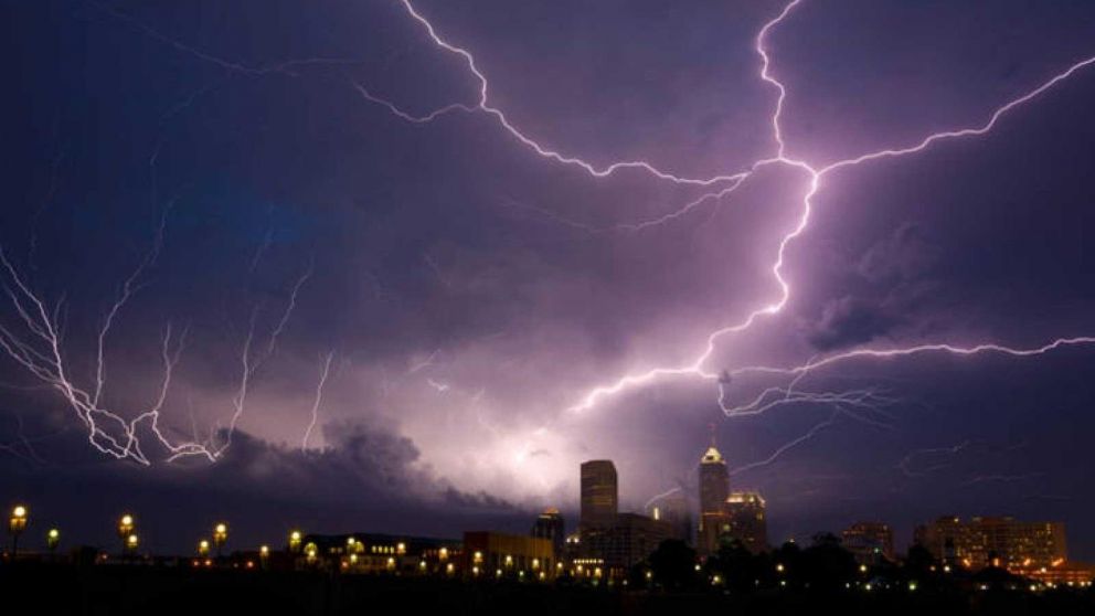 En el mundo, alrededor de 24.000 personas mueren por ca�da de rayos anualmente.