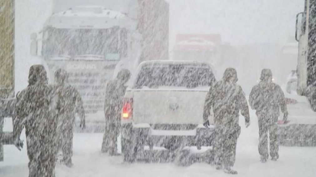 Las fuertes nevadas provocaron serias complicaciones en el tr�nsito de la ruta Internacional 7.